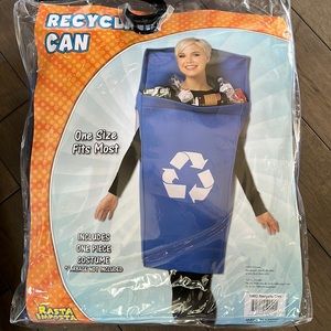 Recycling costume